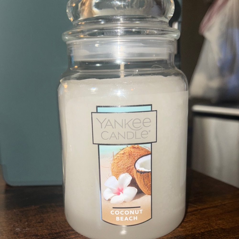 Yankee Candle Coconut Beach 22oz